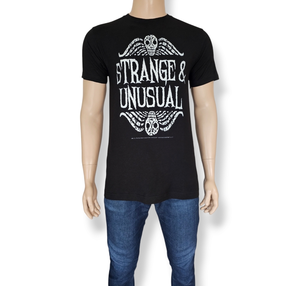 Black & White Bettlejuice "Strange & Unusual" Graphic Print T-Shirt Size Medium